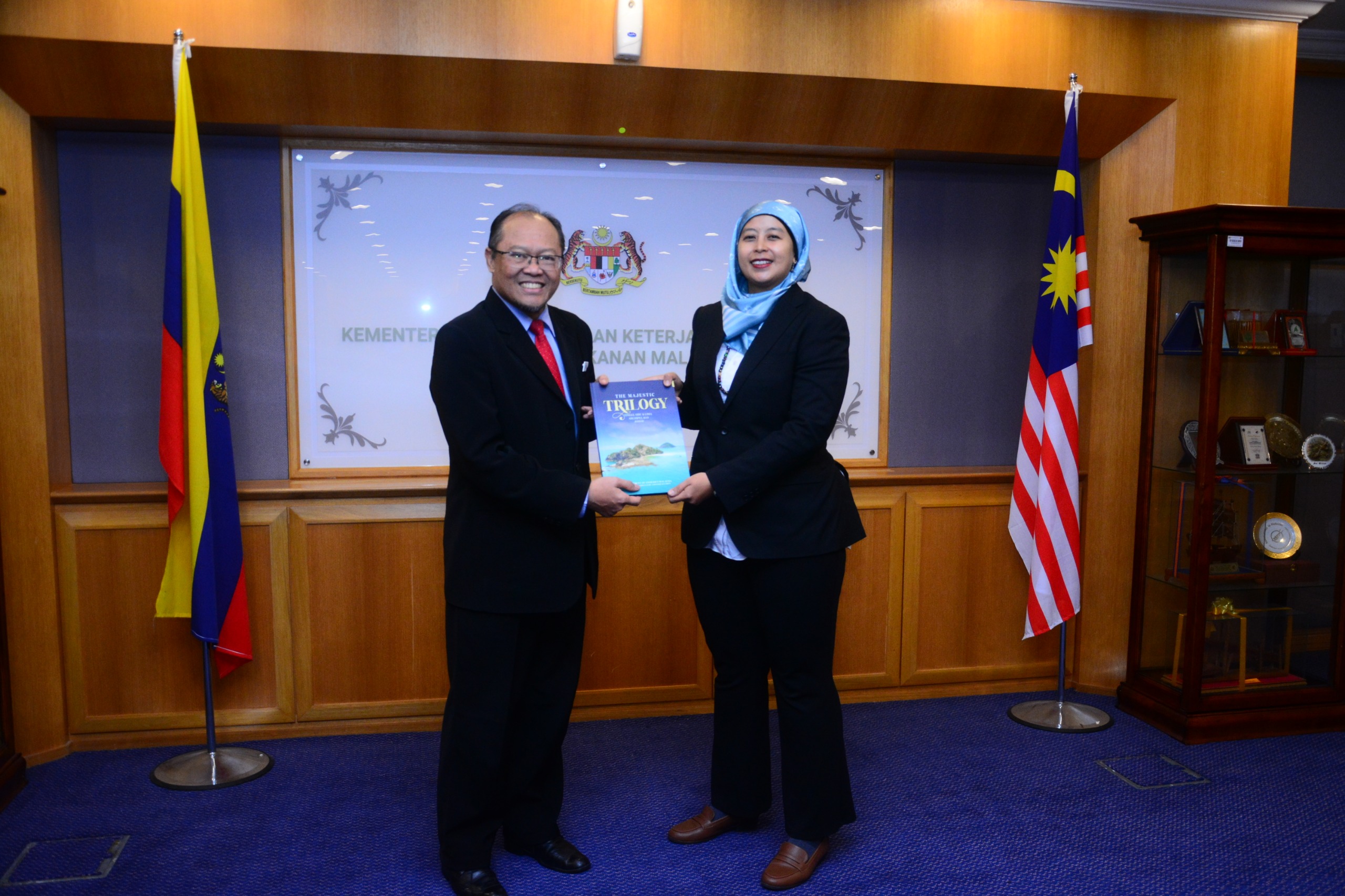 Kunjungan Hormat Persatuan Pemuliharaan Alam Sekitar Pulau Tengah atau Tengah Island Conservation (TIC) ke Jabatan Perikanan Malaysia (DOF)