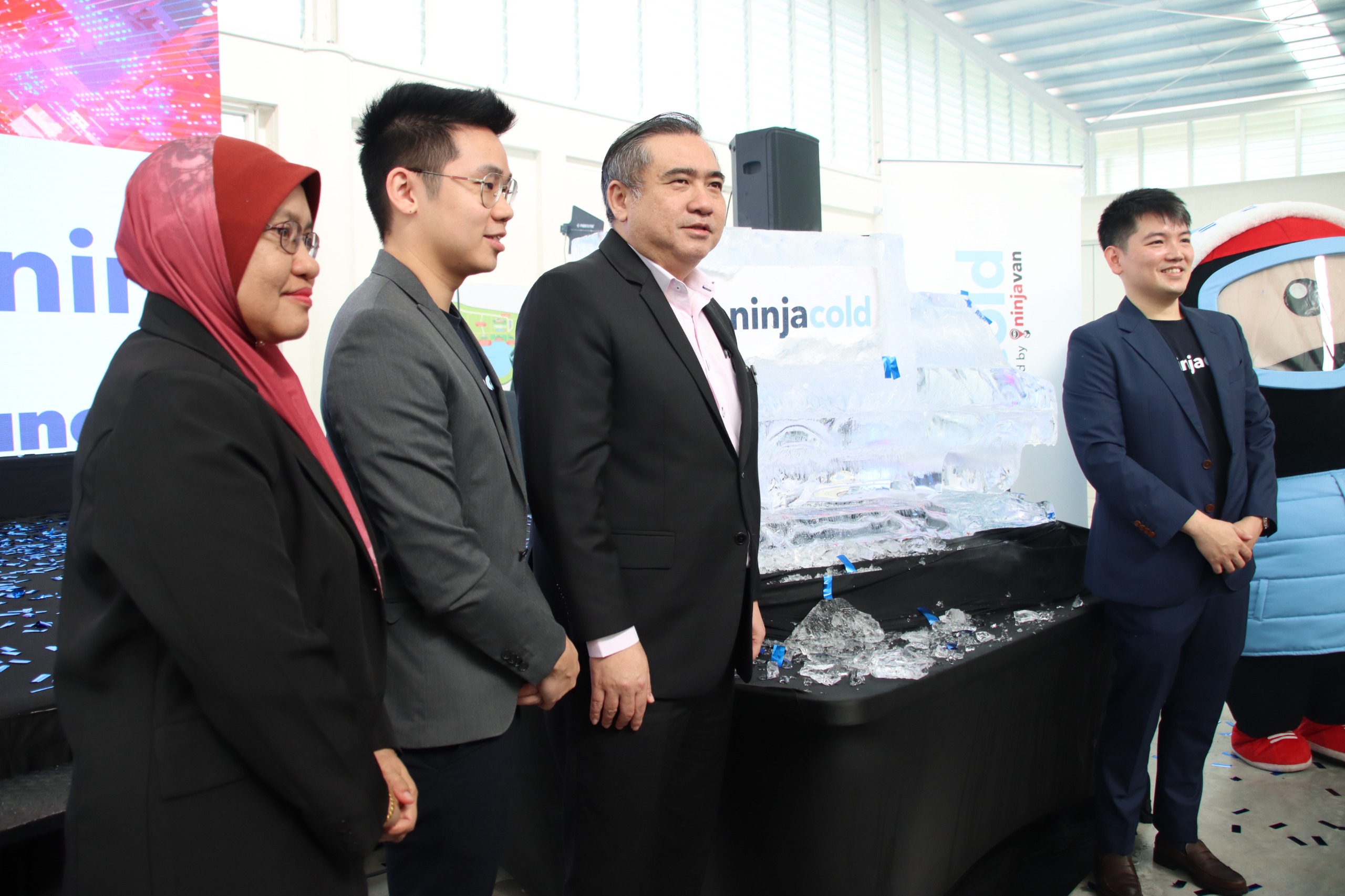 majlis pelancaran perkhidmatan logistik Ninja Cold dari Ninja Van Malaysia